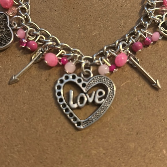 ❤️Valentine’s Day charm bracelet ❤️ SOLD!! - Picture 1 of 4